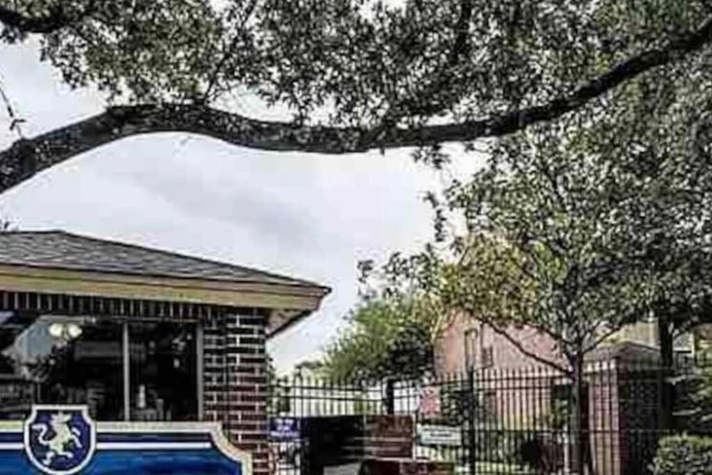 Away From Home-cozy 2 Bdrm Condo/med Cntr/nrg Apartment