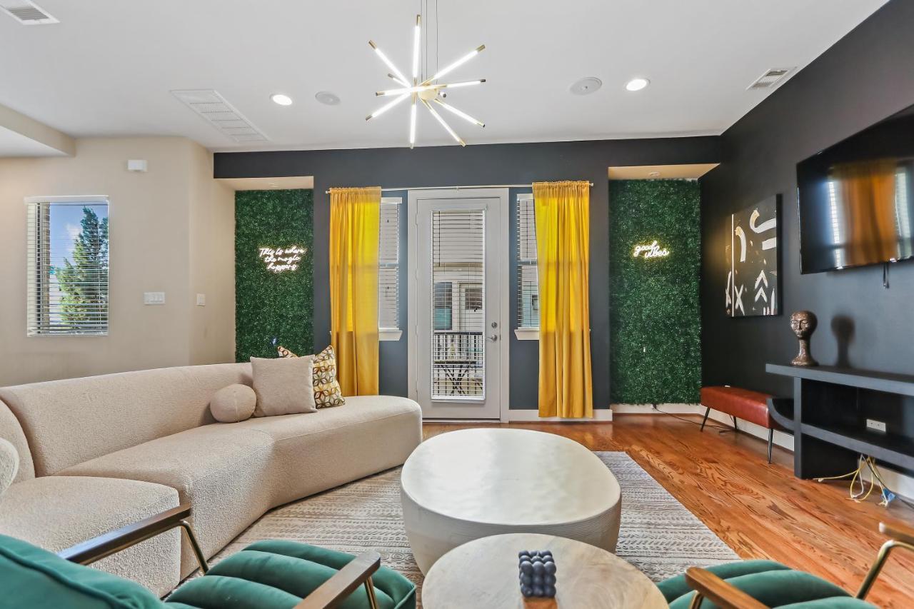 In Style - Mins To Downtown - 5 Beds With Balcony