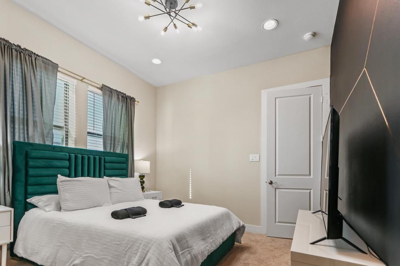 In Style - Mins To Downtown - 5 Beds With Balcony