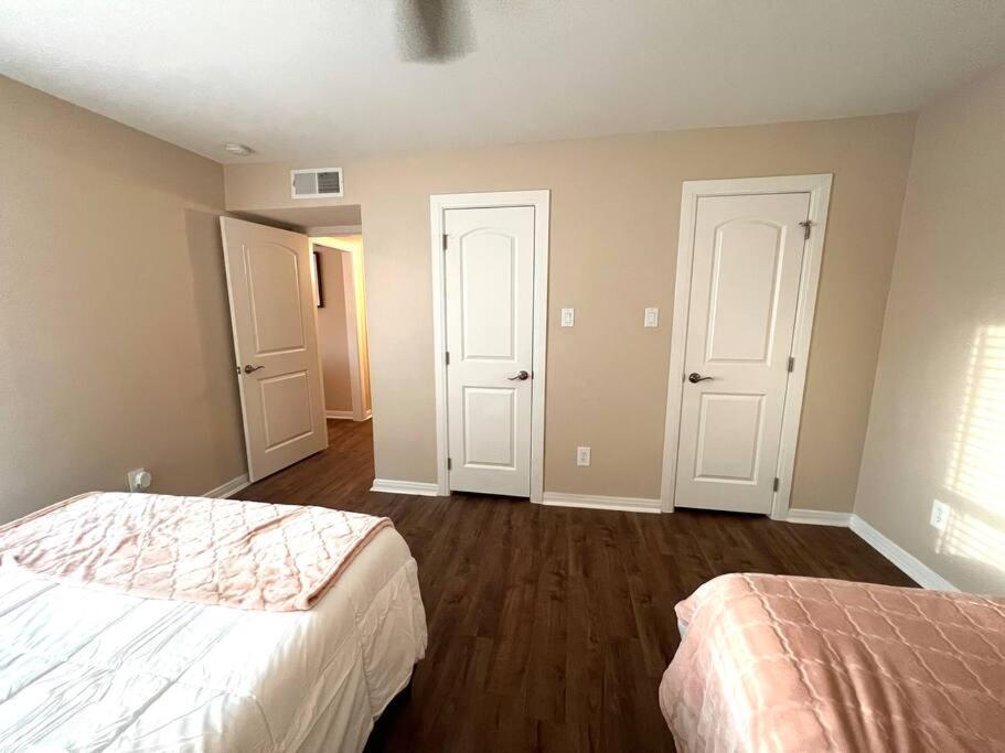 Lovely 2 Bedroom/2 Bath Houston, Heights/galleria Apartment