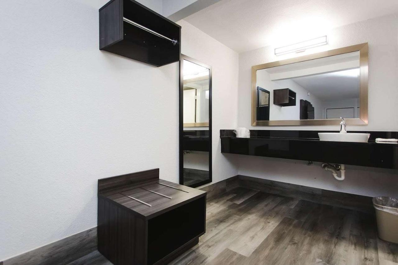 6 Tx Medical Center Nrg Stadium Hotel 2*