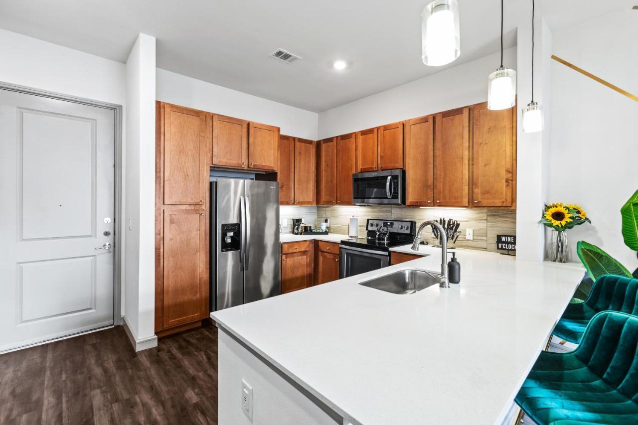 Luxury With King Bed And Pool And Free Parking 4 Houston