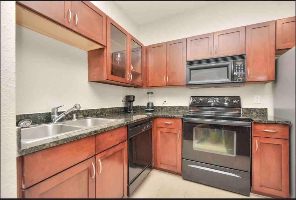 Apartment Luxury 1bedroom/pool View/ Galleria W/study Desk