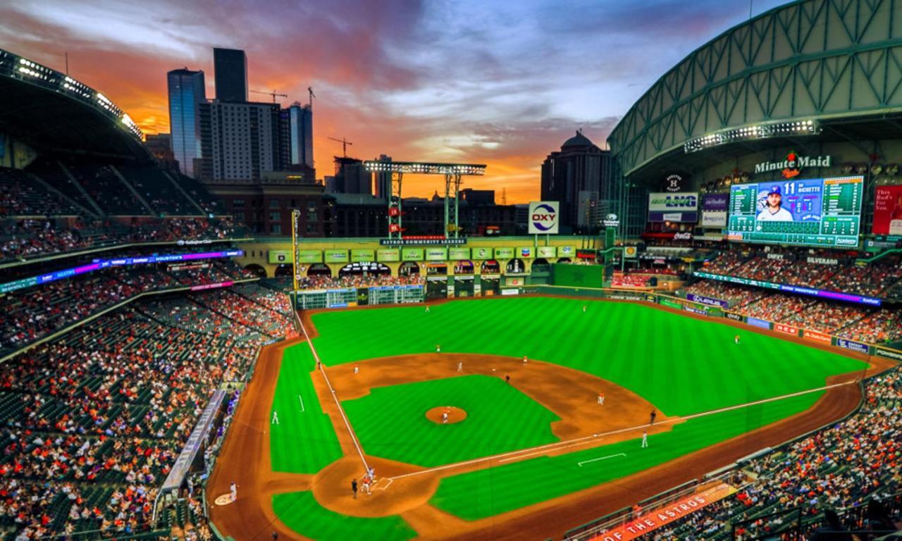 Apartment Downtown Hou 1br Car Available!! Pool Wifi Houston