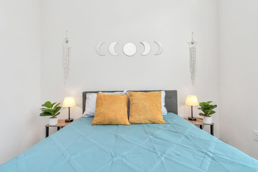 Penthouse Copy Astros-oasis-in-houston-wit-skyline-view 1bedroom Unit Apartment *
