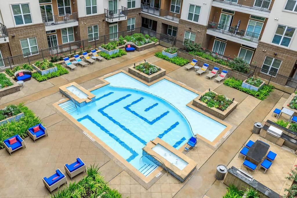 Penthouse Copy Astros-oasis-in-houston-wit-skyline-view 1bedroom Unit Apartment *