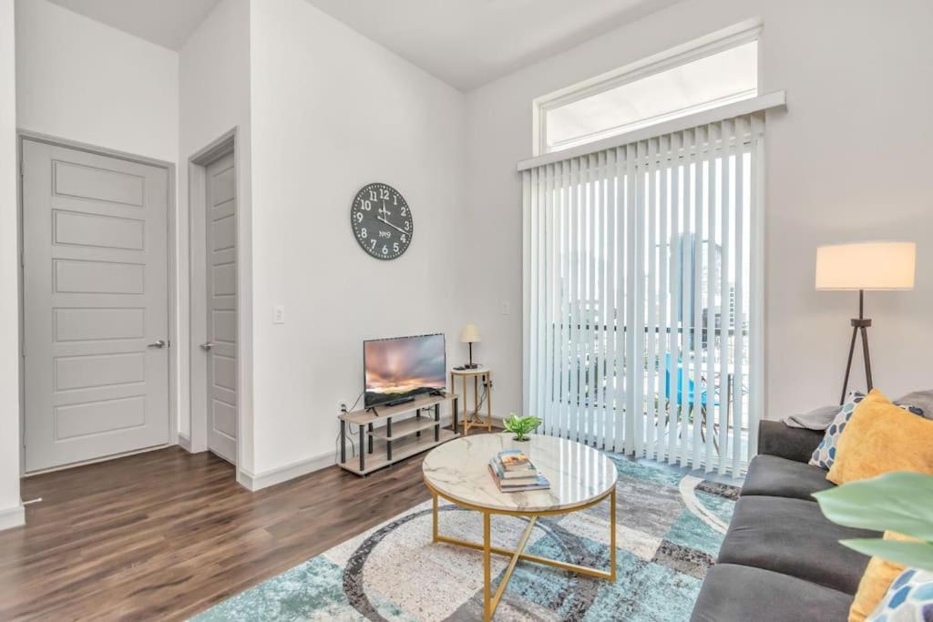 Penthouse Copy Astros-oasis-in-houston-wit-skyline-view 1bedroom Unit * Houston