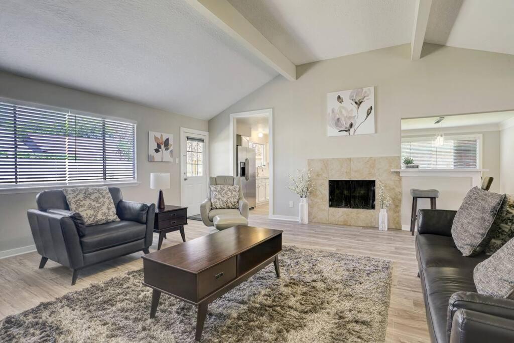 Cheerful 3 Bedroom In A Quiet Neighborhood. Holiday home