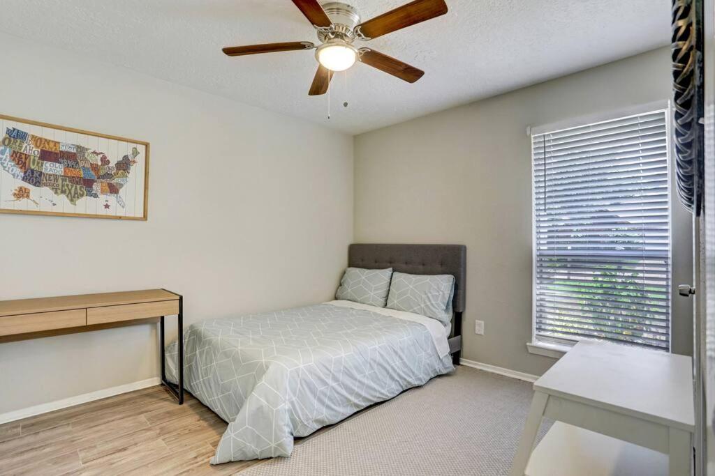 Cheerful 3 Bedroom In A Quiet Neighborhood. * Houston