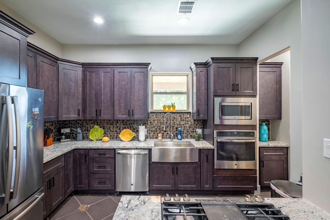Luxurious 5br Sleeps-14 Villa Houston