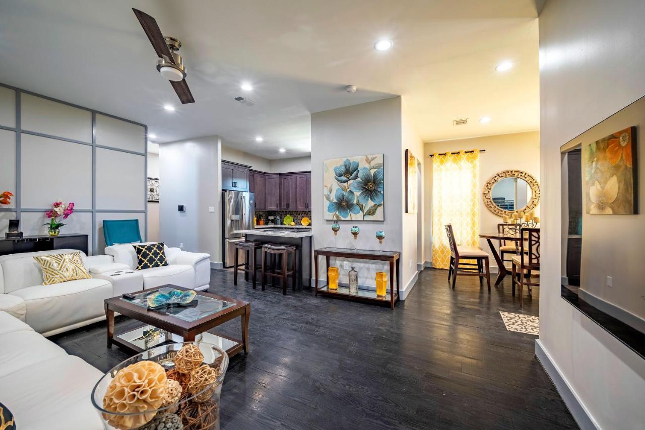Villa Luxurious 5br Sleeps-14 Houston