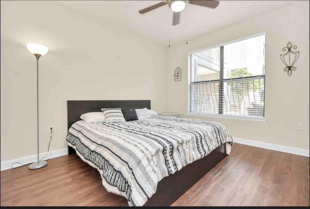 Apartment Luxury 1bedroom/pool View/ Galleria W/study Desk *