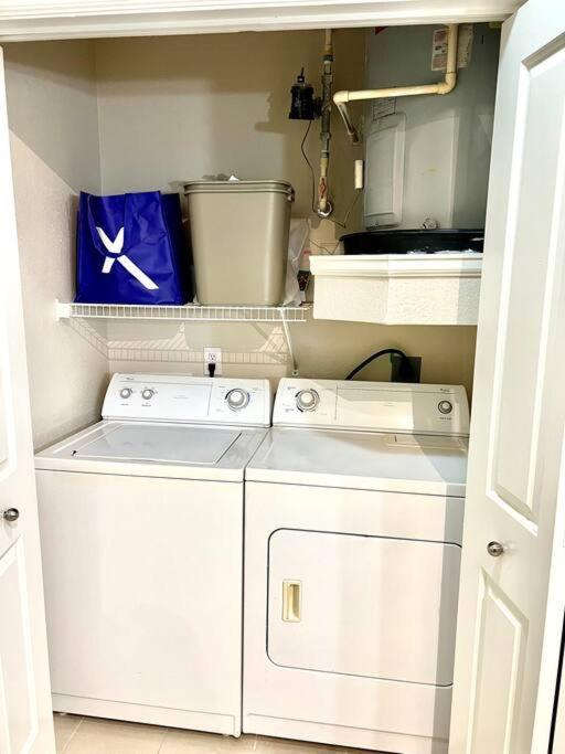 Apartment Luxury 1bedroom/pool View/ Galleria W/study Desk