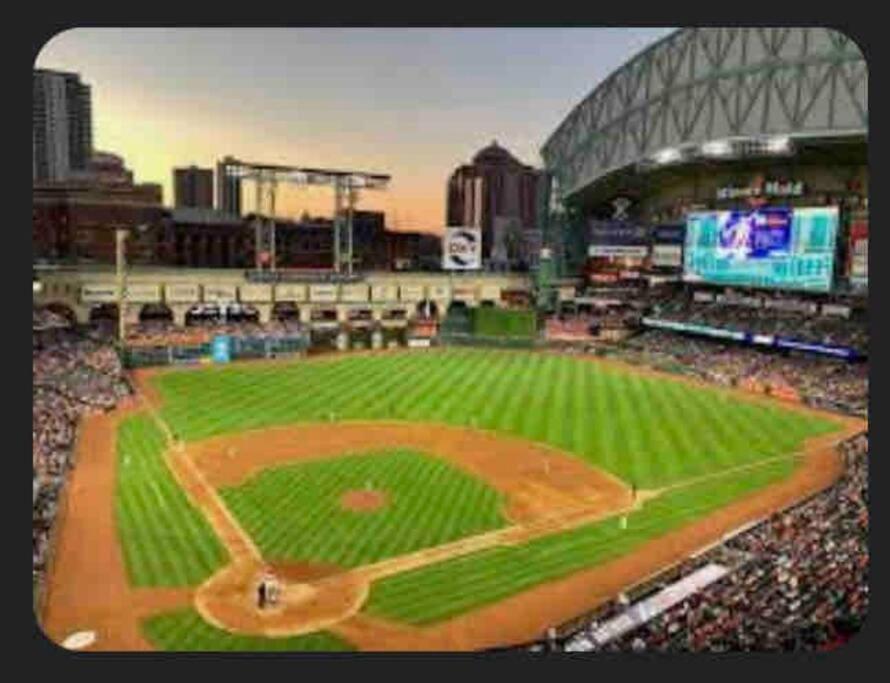 Apartment Luxury 1bedroom/pool View/ Galleria W/study Desk Houston
