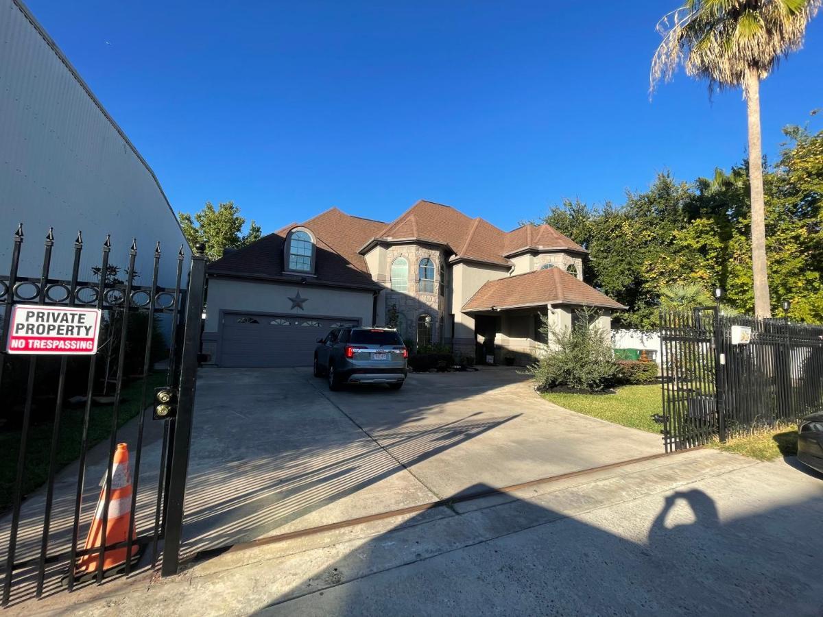 Holiday home Luxuria Mini-mansion Near Downtown