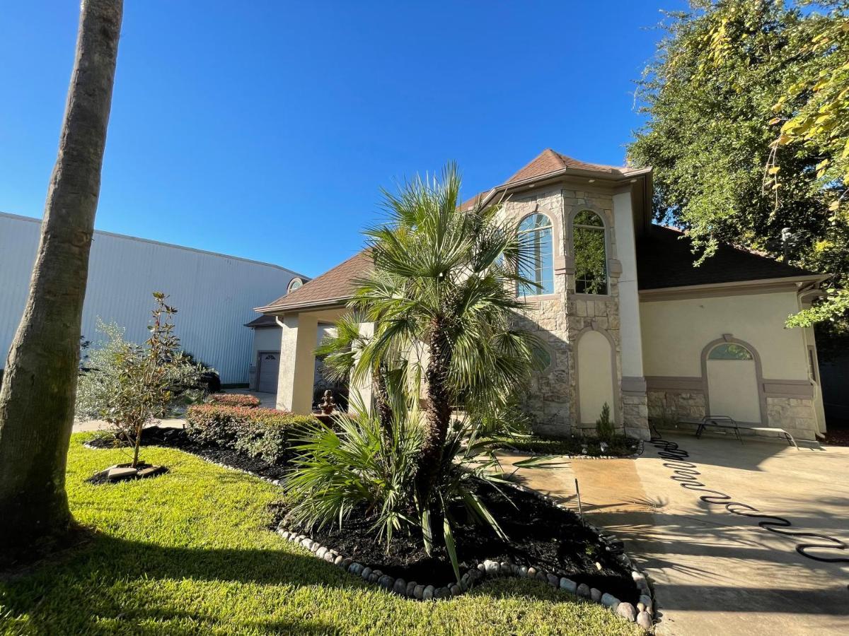 Luxuria Mini-mansion Near Downtown Holiday home Houston