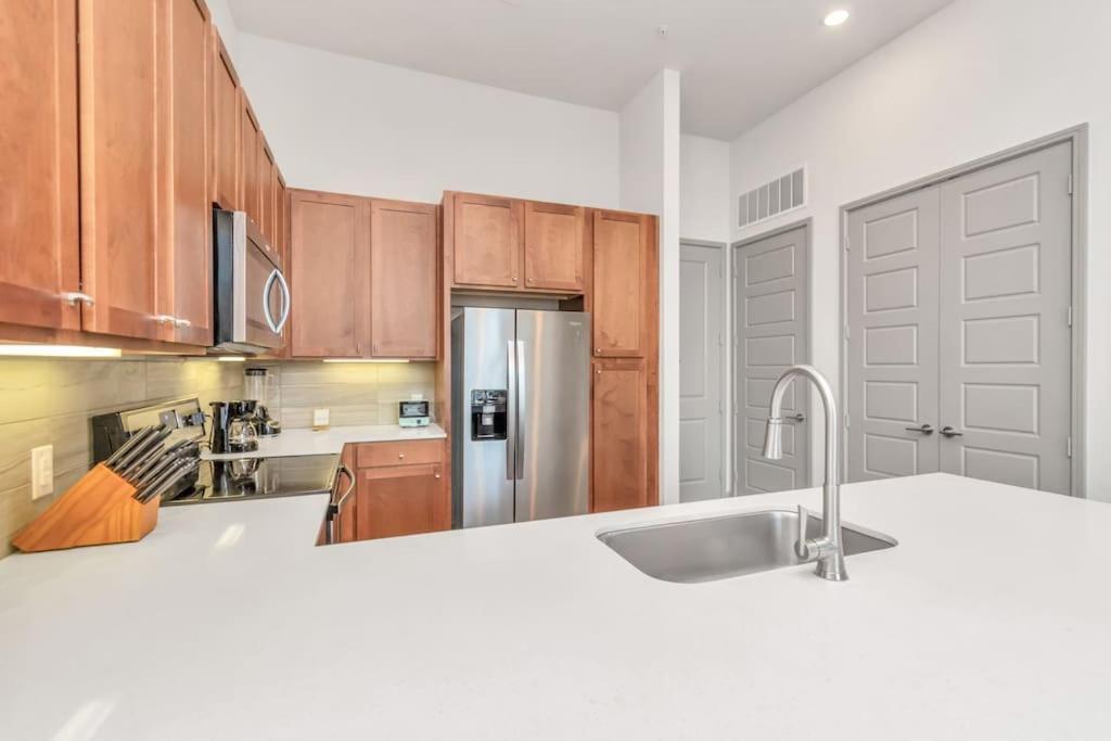 Penthouse Copy Astros-oasis-in-houston-wit-skyline-view 1bedroom Unit