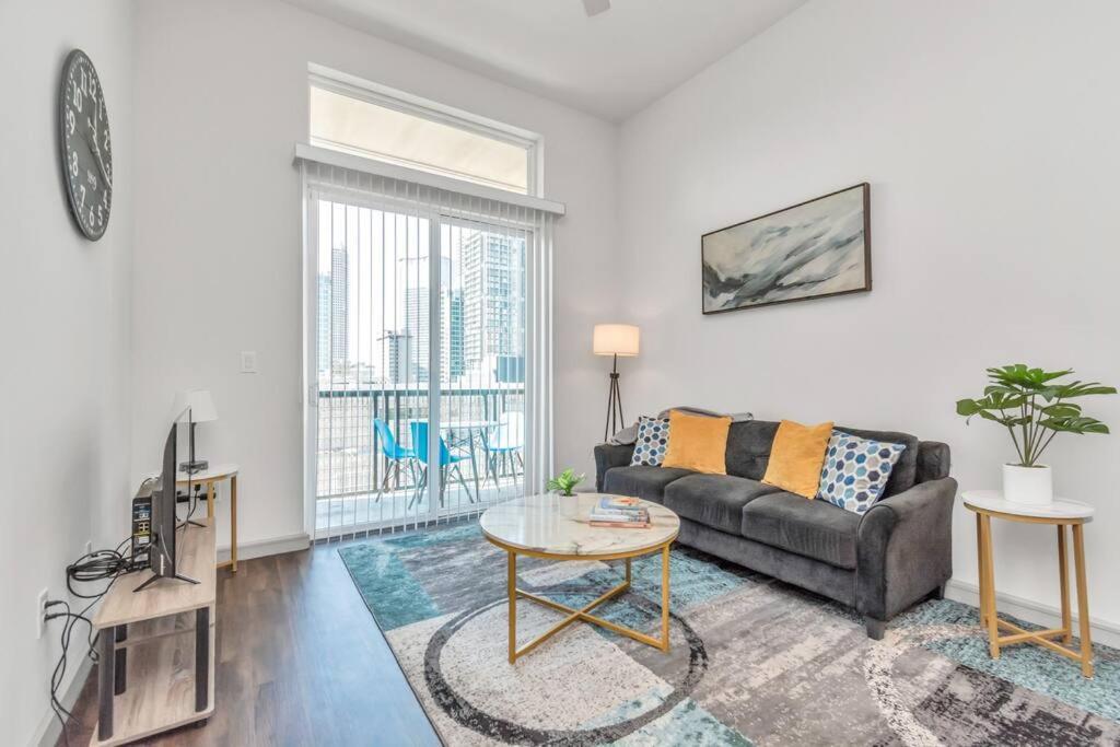 Penthouse Copy Astros-oasis-in-houston-wit-skyline-view 1bedroom Unit Apartment *
