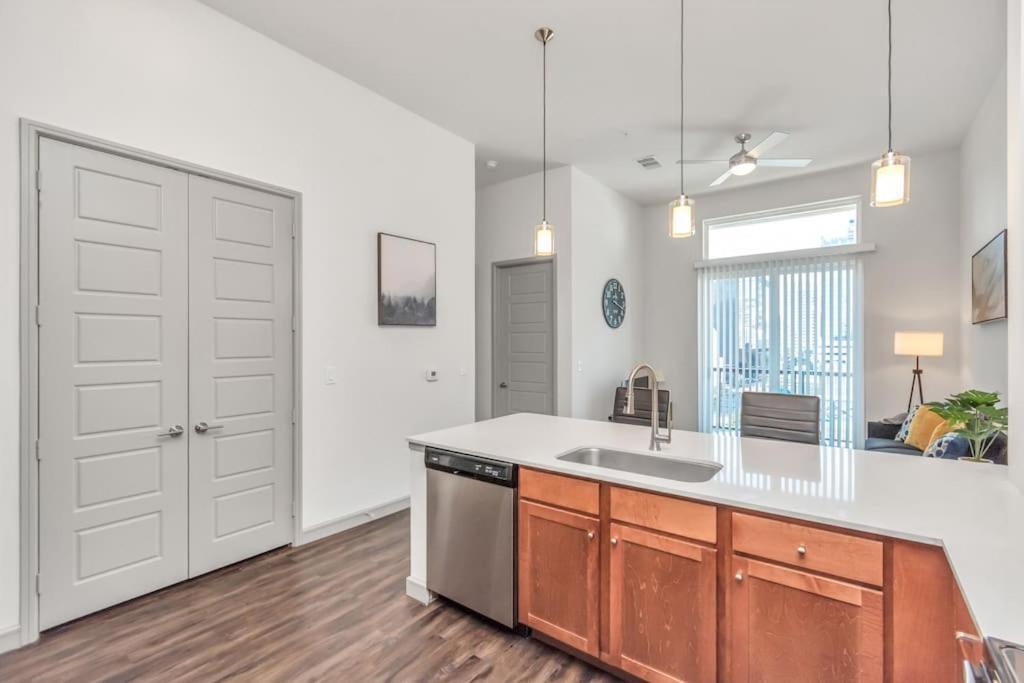 Penthouse Copy Astros-oasis-in-houston-wit-skyline-view 1bedroom Unit * Houston