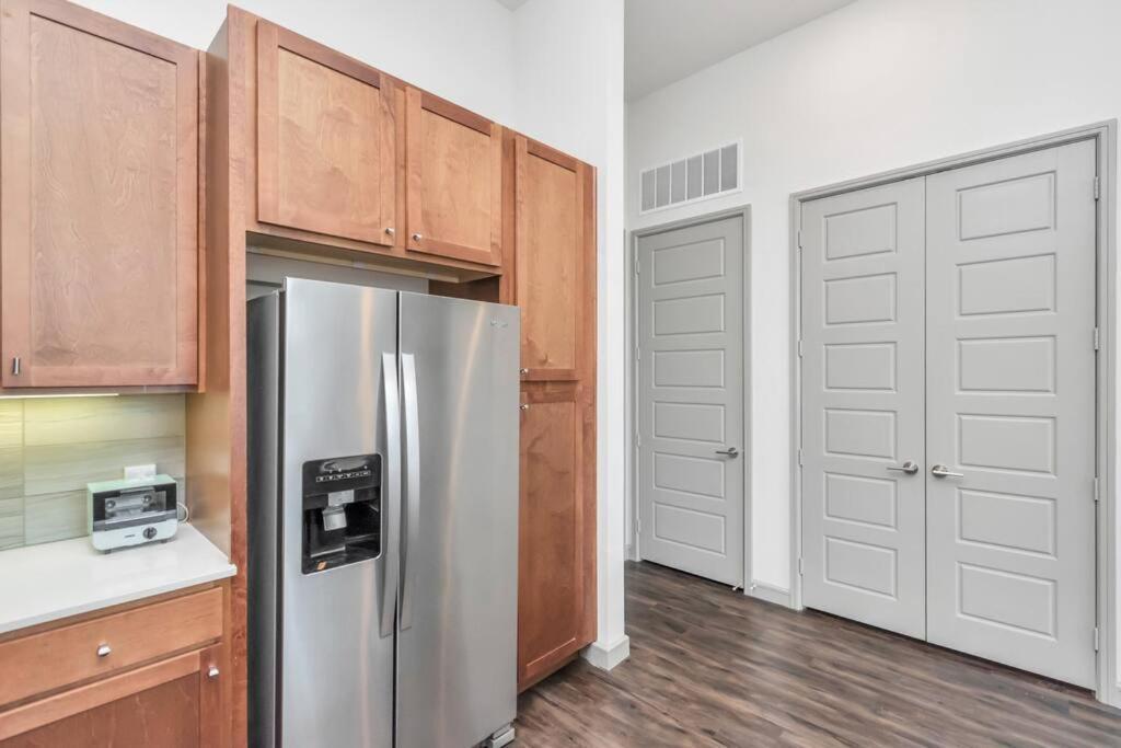 Penthouse Copy Astros-oasis-in-houston-wit-skyline-view 1bedroom Unit Apartment