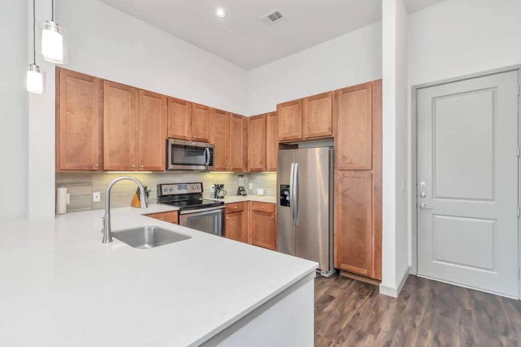 Apartment Penthouse Copy Astros-oasis-in-houston-wit-skyline-view 1bedroom Unit Houston