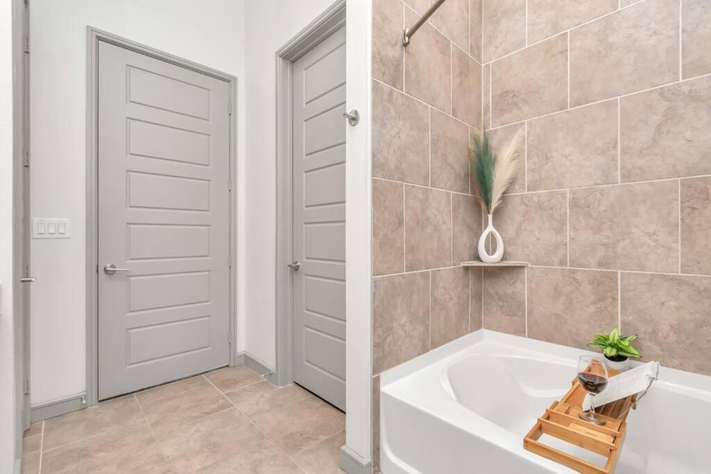 Apartment Penthouse Copy Astros-oasis-in-houston-wit-skyline-view 1bedroom Unit