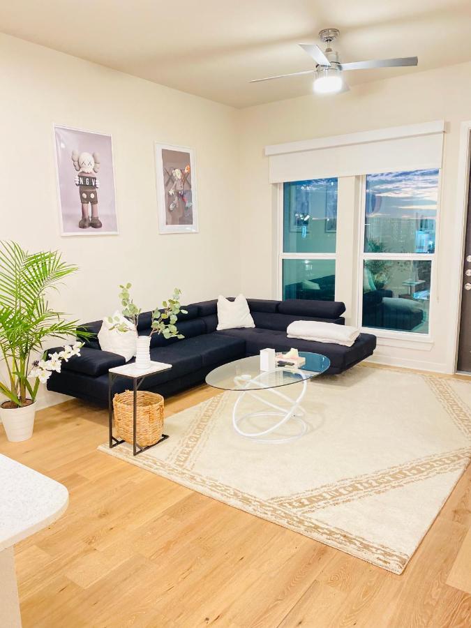 Lux 1-bedroom W/highrise Pool And View In Downtown