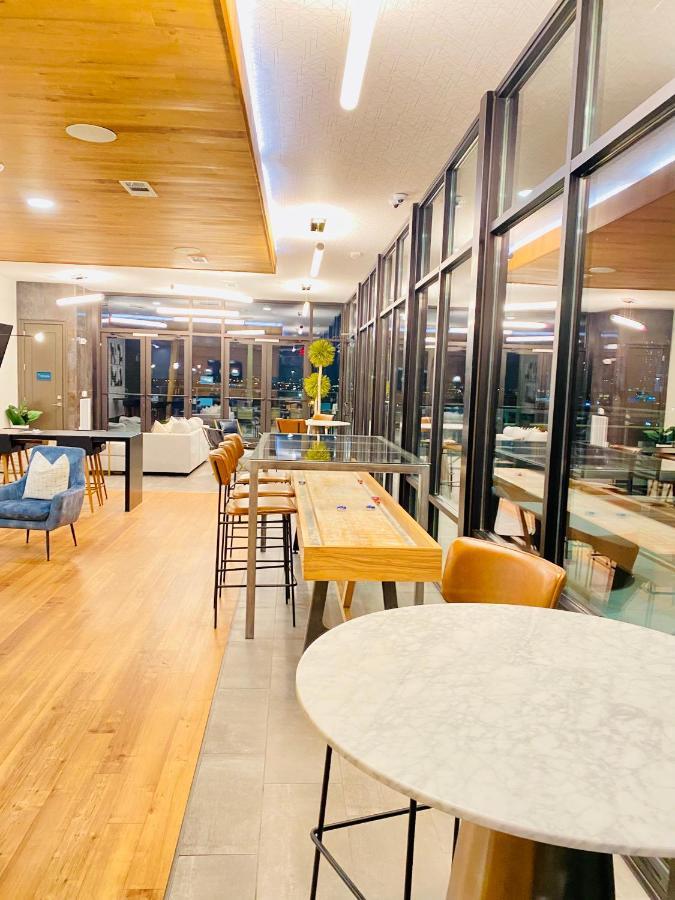 Lux 1-bedroom W/highrise Pool And View In Downtown Houston