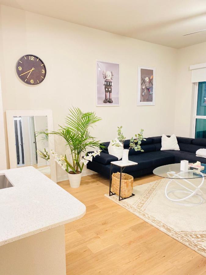 Lux 1-bedroom W/highrise Pool And View In Downtown Apartment *