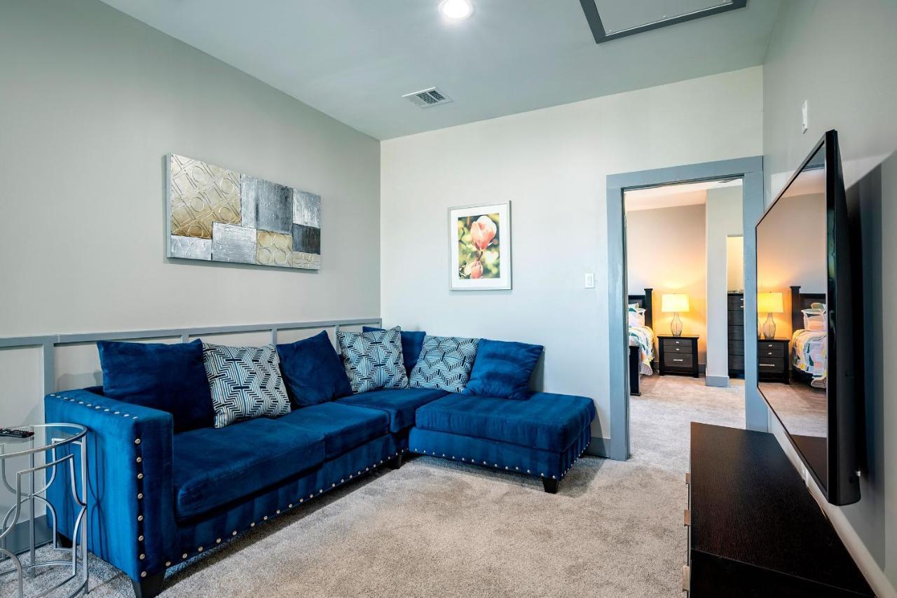 Villa Luxurious 5br Sleeps-14 Houston