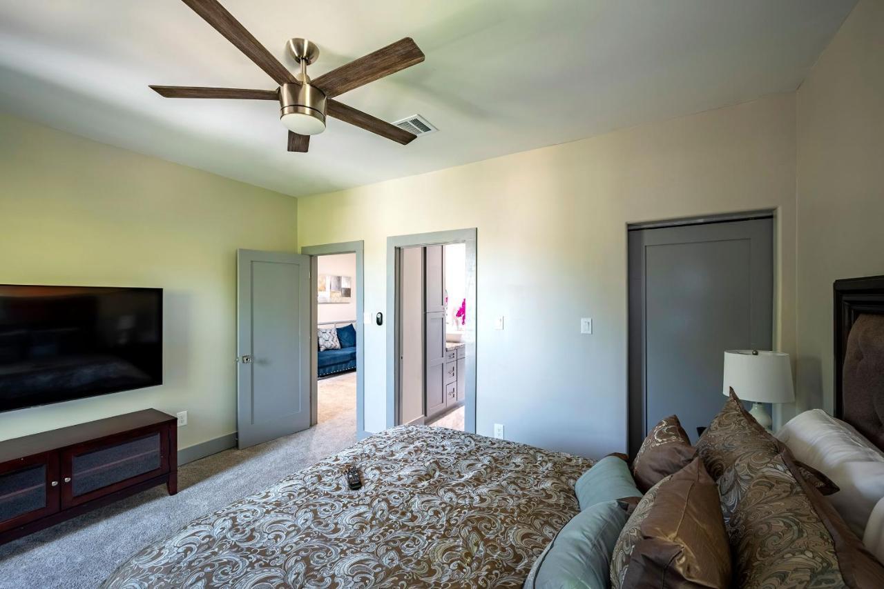 Luxurious 5br Sleeps-14 * Houston