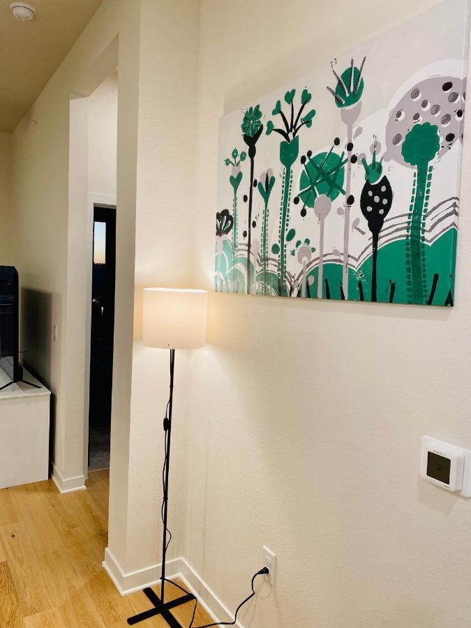 Lux 1-bedroom W/highrise Pool And View In Downtown