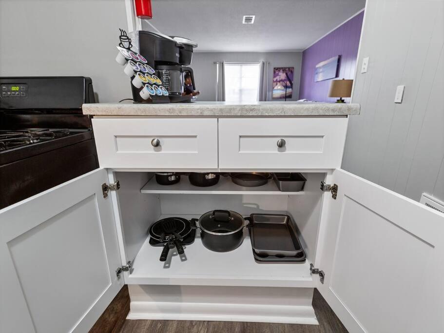 Heirs Living : Amethyst - Near Downtown . Medical Centers . 3 Tvs . Pet Friendly . Kind Beds Houston