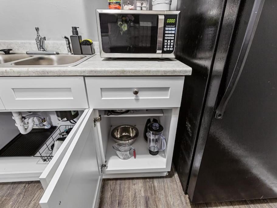 Heirs Living : Amethyst - Near Downtown . Medical Centers . 3 Tvs . Pet Friendly . Kind Beds *