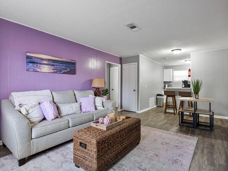 Heirs Living : Amethyst - Near Downtown . Medical Centers . 3 Tvs . Pet Friendly . Kind Beds Apartment Houston