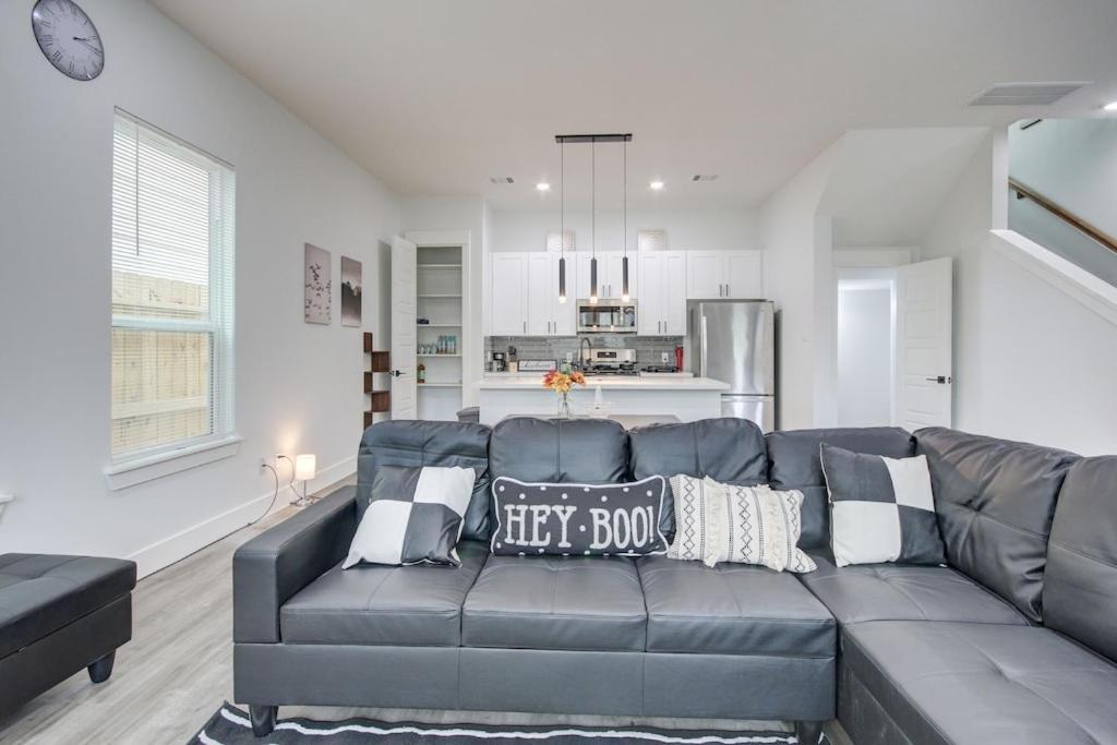 Holiday home New Luxurious Double-story Located In Highland Heights *