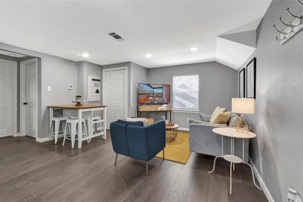 Apartment Super Cozy 2 Bedroom With Fast Wifi And Queen Bed Close To Downtown Houston!! *