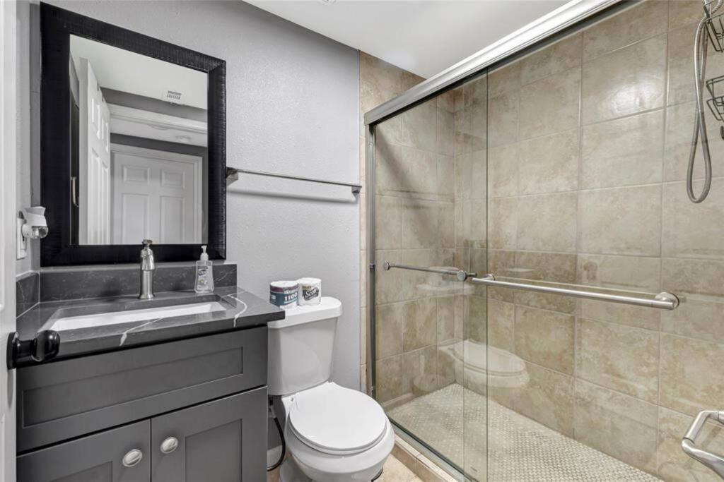 Super Cozy 2 Bedroom With Fast Wifi And Queen Bed Close To Downtown Houston!! Apartment