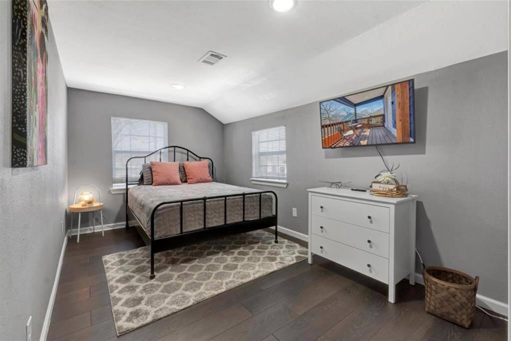 Apartment Super Cozy 2 Bedroom With Fast Wifi And Queen Bed Close To Downtown Houston!!