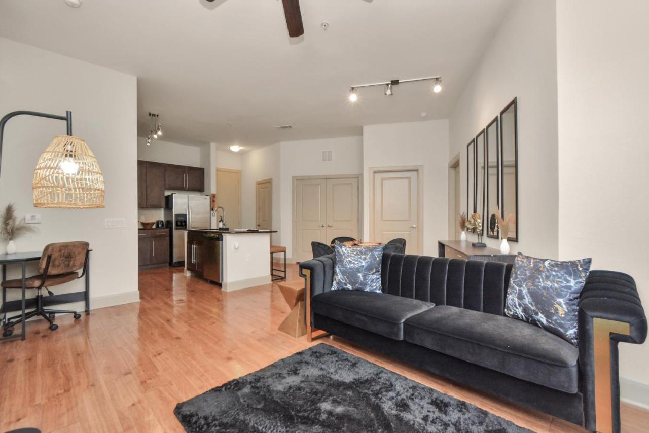 Apartment Luxury Designed Bedrooms Med Center By Nrg Stadium