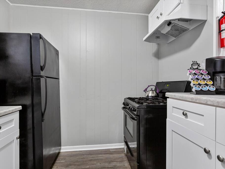 Heirs Living : Amethyst - Near Downtown . Medical Centers . 3 Tvs . Pet Friendly . Kind Beds Houston