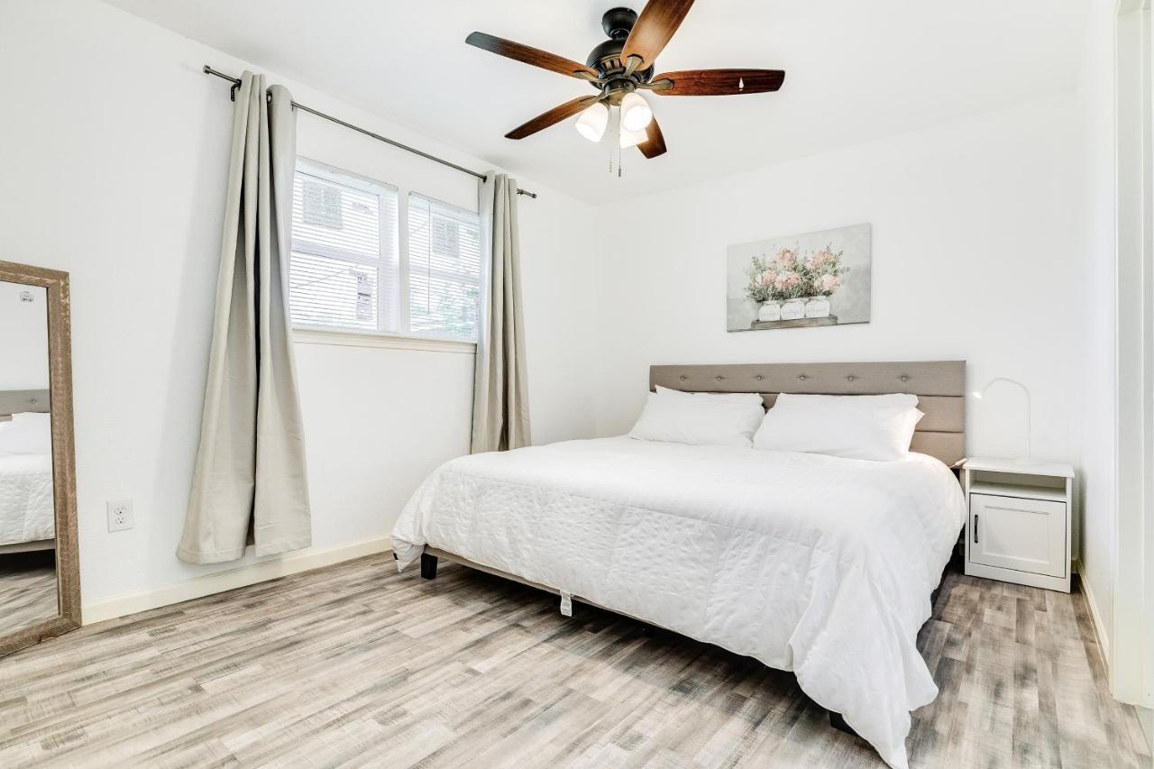 Bellaire West Retreat Holiday home