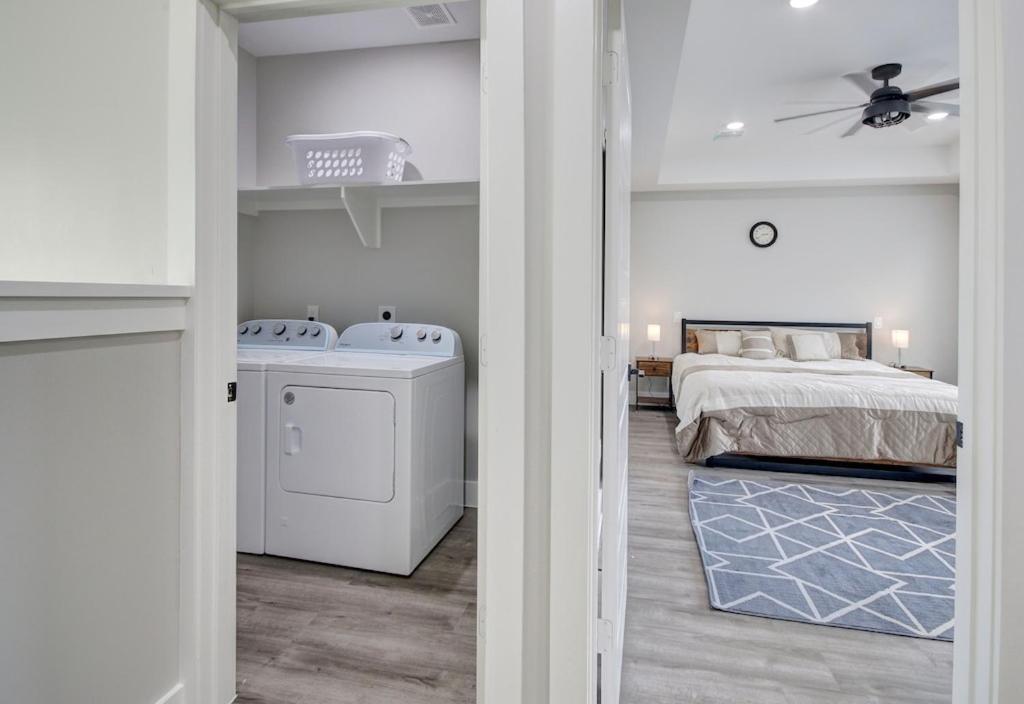 New Luxurious Double-story Located In Highland Heights * Houston