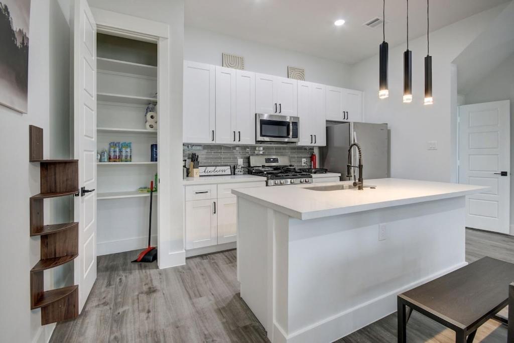 New Luxurious Double-story Located In Highland Heights *