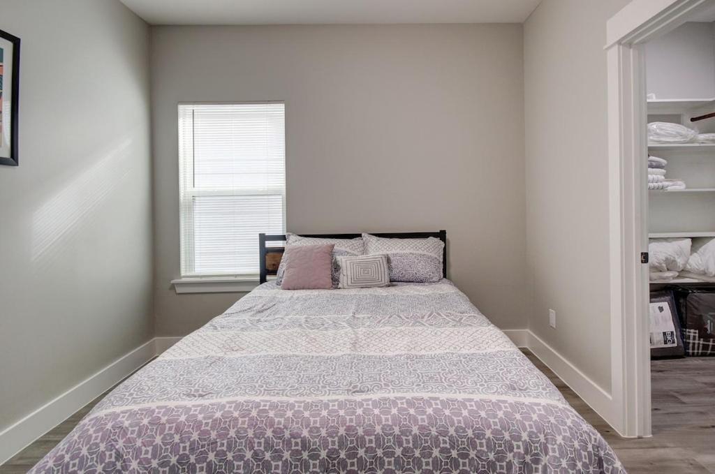 New Luxurious Double-story Located In Highland Heights Holiday home