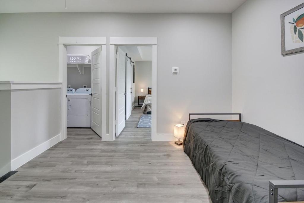 New Luxurious Double-story Located In Highland Heights Holiday home *