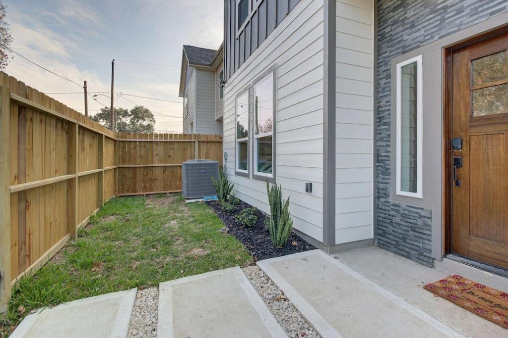 Holiday home New Luxurious Double-story Located In Highland Heights