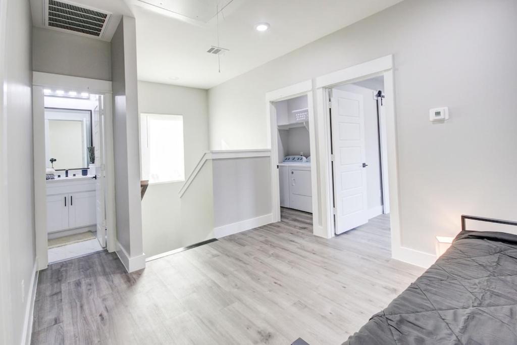 Holiday home New Luxurious Double-story Located In Highland Heights