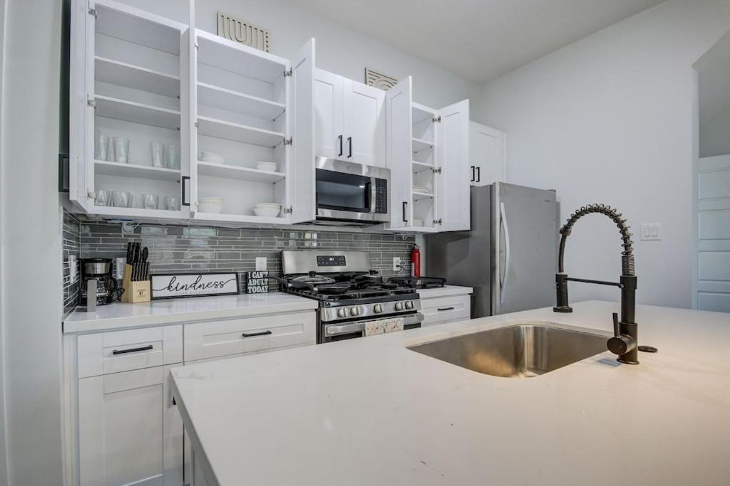 Holiday home New Luxurious Double-story Located In Highland Heights *