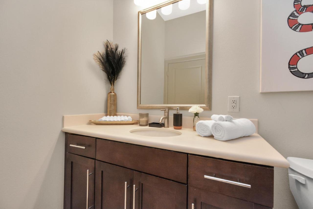 Luxury Designed Bedrooms Med Center By Nrg Stadium Apartment Houston
